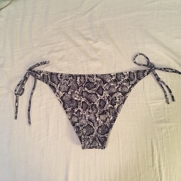 Zaful snake print string bikini bottoms - Picture 2 of 3